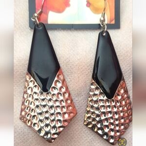 Adorable Black & Silver Hammered Style Hanging Earrings! In Excellent Condition!